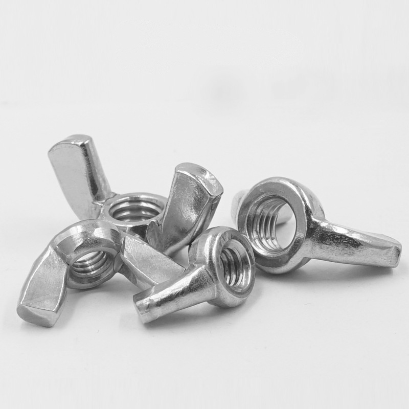 Krilata matica z zaobljenimi krili